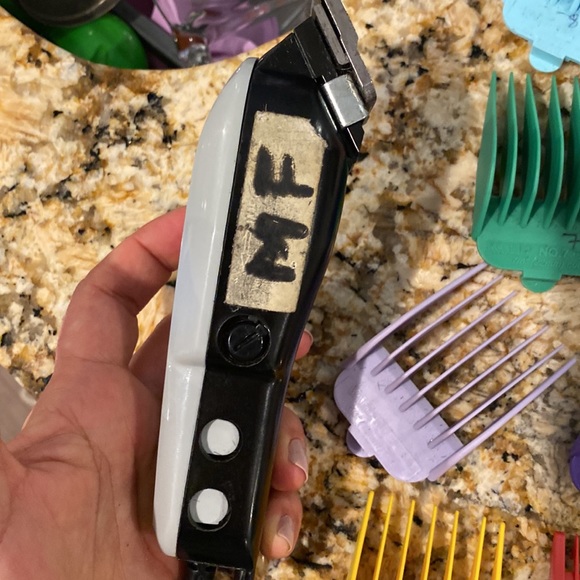 Wahl designer Clipper used with 9 attachments - Picture 3 of 6